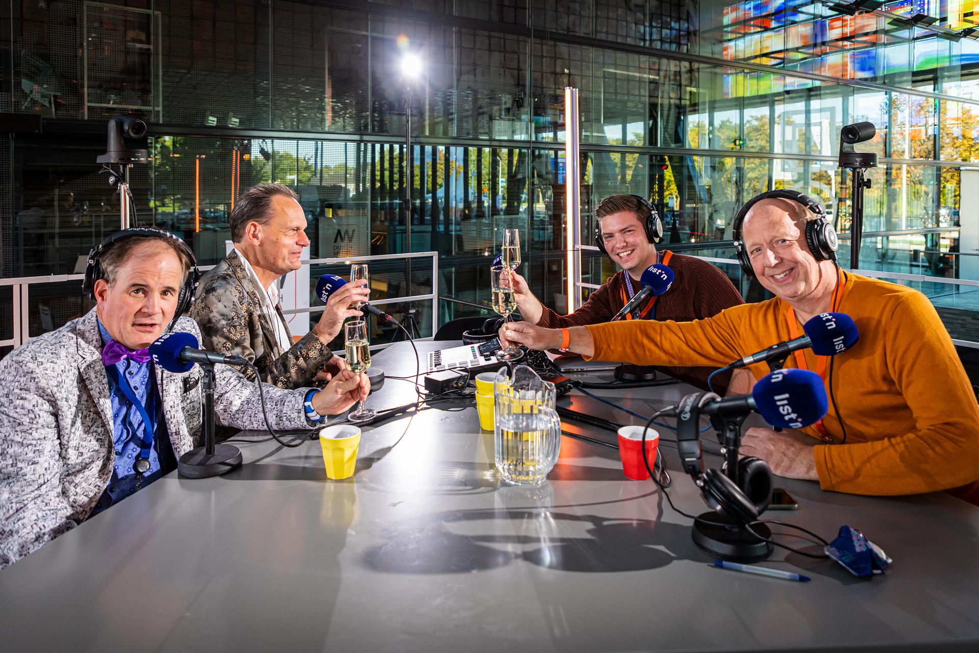 Nieuw podcastrecord van 153 uur door Dutch Media Week