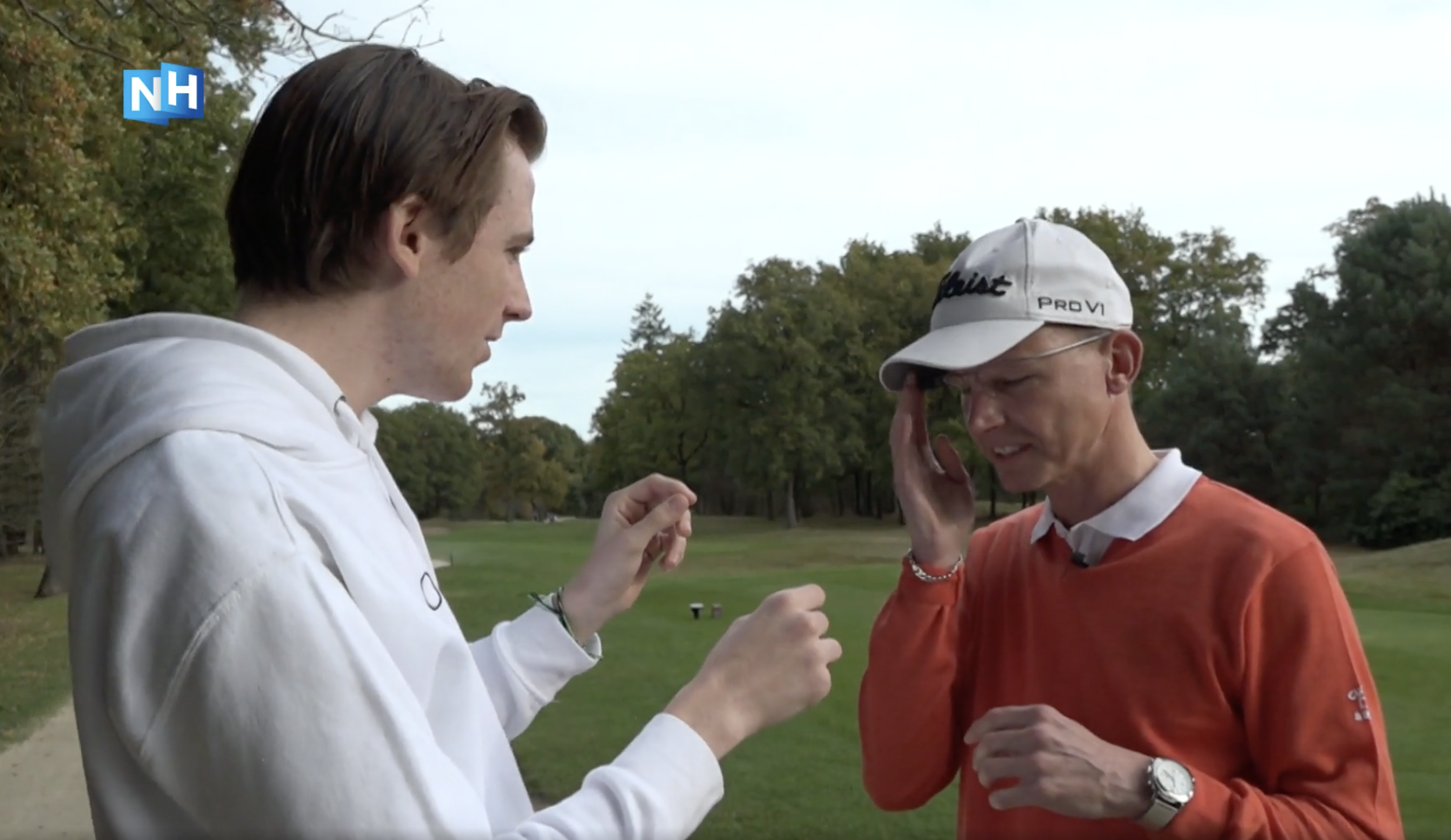 Studenten XR Lab helpen blinde golfer met slimme bril aan meer zelfstandigheid