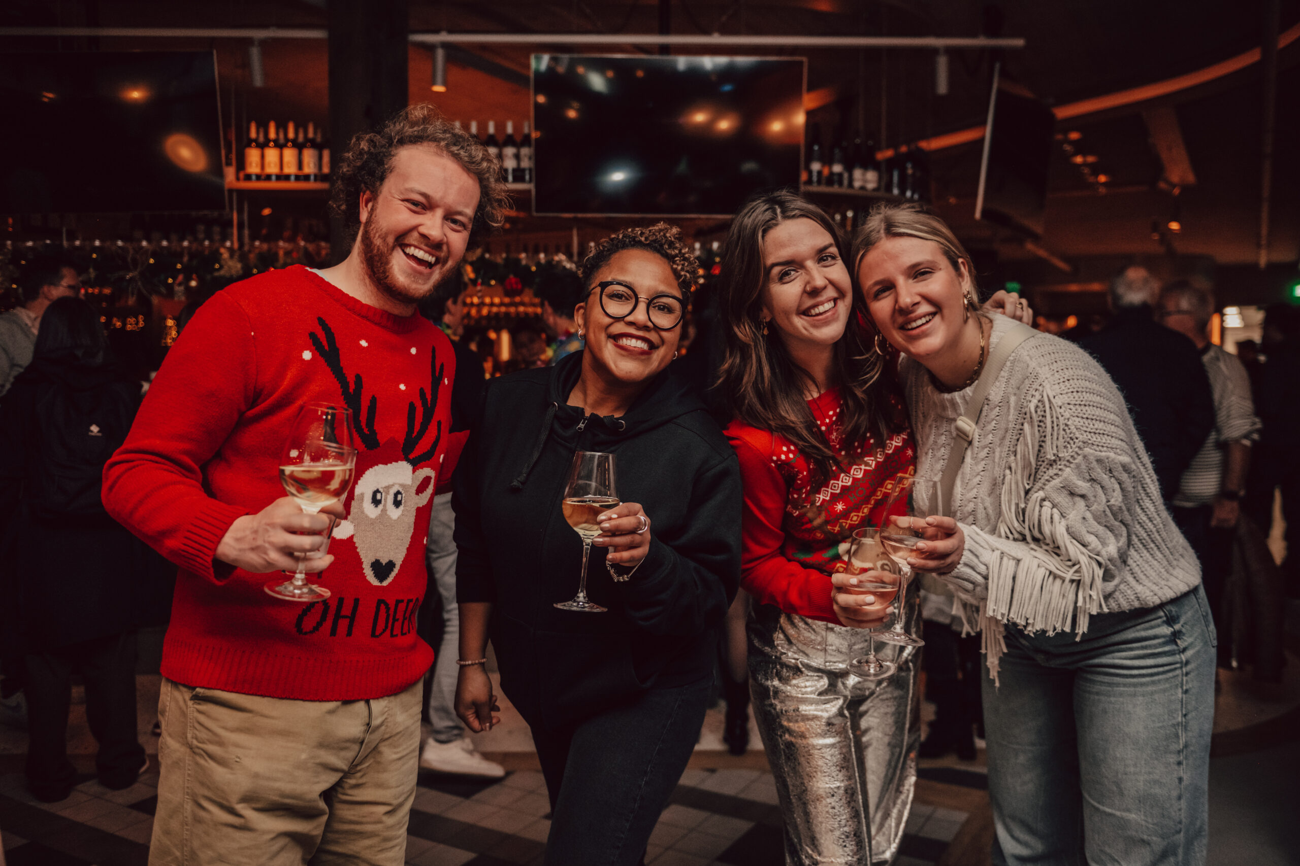 Ook zo benieuwd naar de foto’s van de Media Park Kerstborrel?